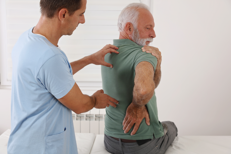 Fysiotherapie kan een groot verschil maken bij rugklachten door artrose